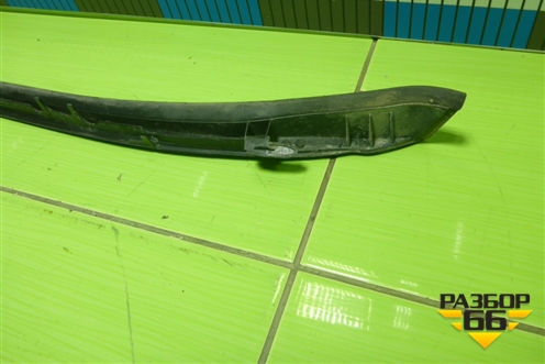 Молдинг лобового стекла левый (51317350609) для BMW X1 F48 с 2014г (Х1 Ф48)