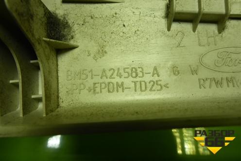 Обшивка стойки центральная верхняя левая (BM51A24583AGW) для Ford Focus 3 с 2011г (Фокус)