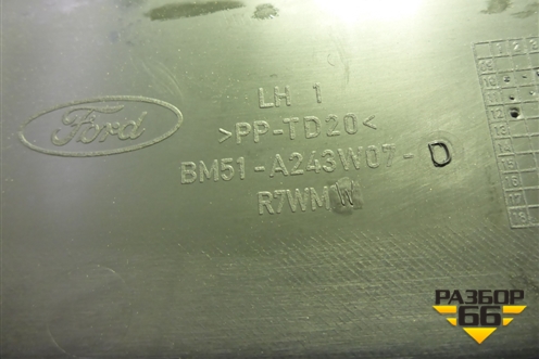 Обшивка стойки центральная нижняя левая (BM51A243W07D) для Ford Focus 3 с 2011г (Фокус)