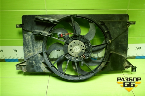 Вентилятор охлаждения радиатора (8V618C607F) для Ford Focus 3 с 2011г (Фокус)