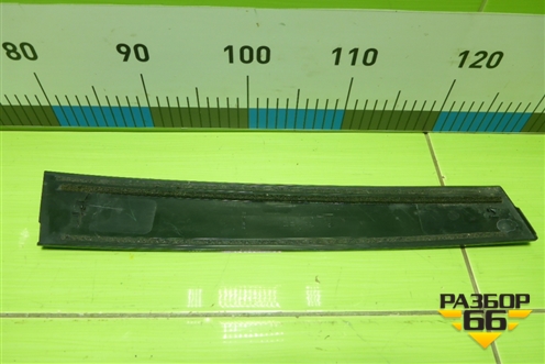 Накладка двери передней правой (на рамку) (75755RH011) для Toyota Camry V70 с 2017г (Камри)