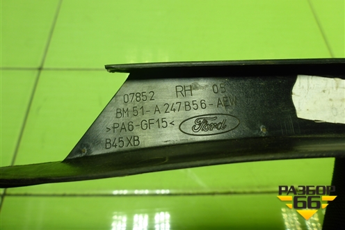 Накладка двери задней правой (на рамку задняя часть хетчбэк) (BM51A247B56AEW) для Ford Focus 3 с 2011г (Фокус)