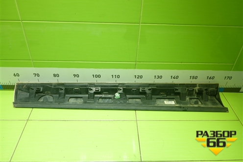 Накладка двери передней правой (32208739) для Volvo XC60 с 2017-2025г (ХС60)