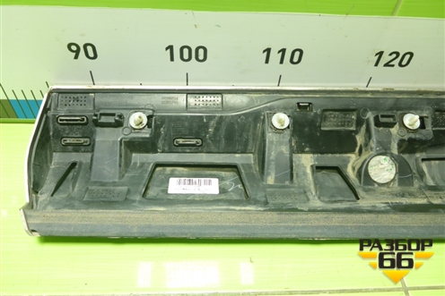 Накладка двери задней правой (32208734) для Volvo XC60 с 2017-2025г (ХС60)