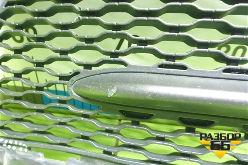 Решетка в передний бампер центральная (J8A217H750AA) для Land Rover Range Rover Velar с 2017г (Велар)