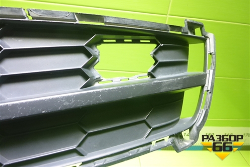 Решетка в передний бампер правая (57A807368) для Skoda Karoq с 2017г (Карок)