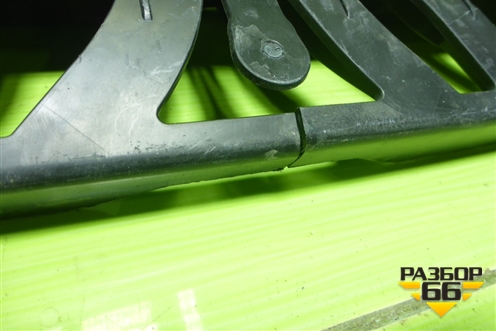 Кронштейн заднего бампера центральный (A1678808000) для Mercedes Benz GLE-Klass V167 с 2018г (ГЛЕ)