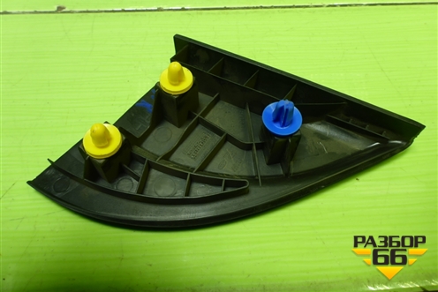 Накладка двери передней правой уголок (876601R010) для Hyundai Solaris с 2010-2016г (Солярис)