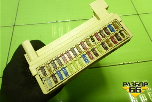 Блок предохранителей салонный (8273042750) для Toyota Rav-4 с 2012-2019г (Рав 4)