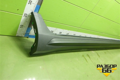 Накладка на порог наружная правая (новая) (31463770) для Volvo S90 с 2016г (C90)