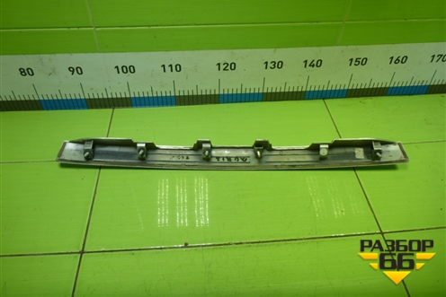 Накладка двери багажника (7680102250) для Toyota Auris с 2006-2012г (Аурис)