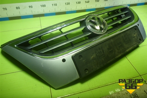 Решетка радиатора (под парктроник) (3C8853651) для Volkswagen Passat-CC с 2008г (Пассат ЦЦ)