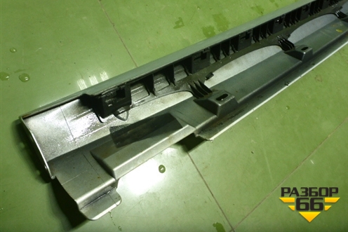Накладка на порог наружная правая (3C8853856B) для Volkswagen Passat-CC с 2008г (Пассат ЦЦ)