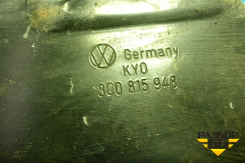 Кронштейн бачка омывателя лобового стекла (3C0815948) для Volkswagen Passat-CC с 2008г (Пассат ЦЦ)