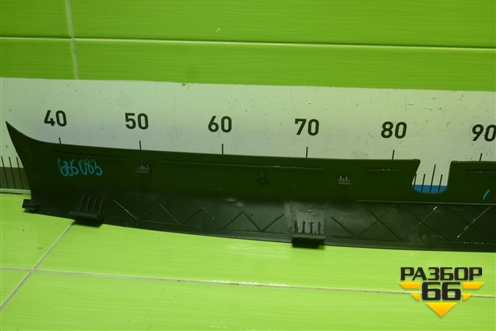 Обшивка стойки лобового стекла левая  (810W624300113) для Sitrak C7H (С7Н)