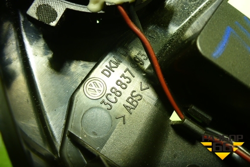 Накладка двери передней левой уголок (3С8837993) для Volkswagen Passat-CC с 2008г (Пассат ЦЦ)