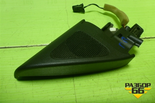 Накладка двери передней правой уголок (3C8837994) для Volkswagen Passat-CC с 2008г (Пассат ЦЦ)