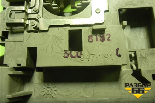 Плафон салонный центральный (3C0947291) для Volkswagen Passat-CC с 2008г (Пассат ЦЦ)