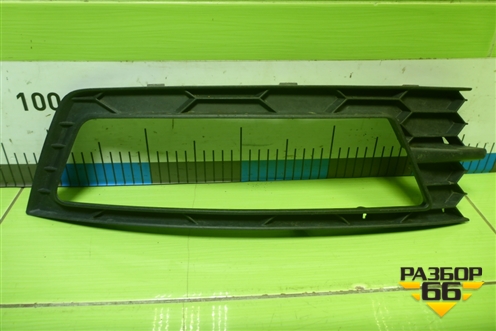 Решетка в передний бампер левая (Под ПТФ) (60U807681) для Skoda Rapid с 2013г (Рапид)