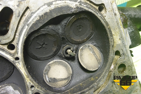 Головка блока цилиндров (2.0л BVY) для Volkswagen Passat (B6) с 2005-2010г (Пассат Б6)